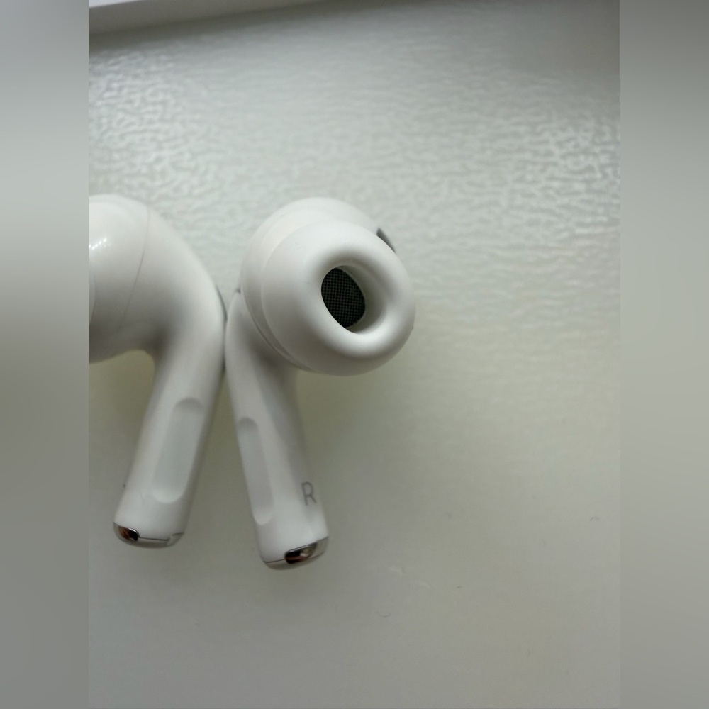 Apple AirPods Pro 2nd Generation - Picture 7 of 17